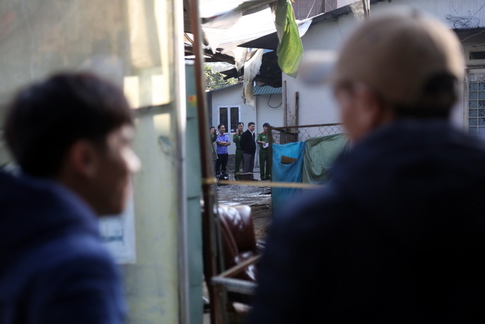 Cảnh sát khám nghiệm hiện trường căn nhà cháy 5 người chết ở Đà Lạt